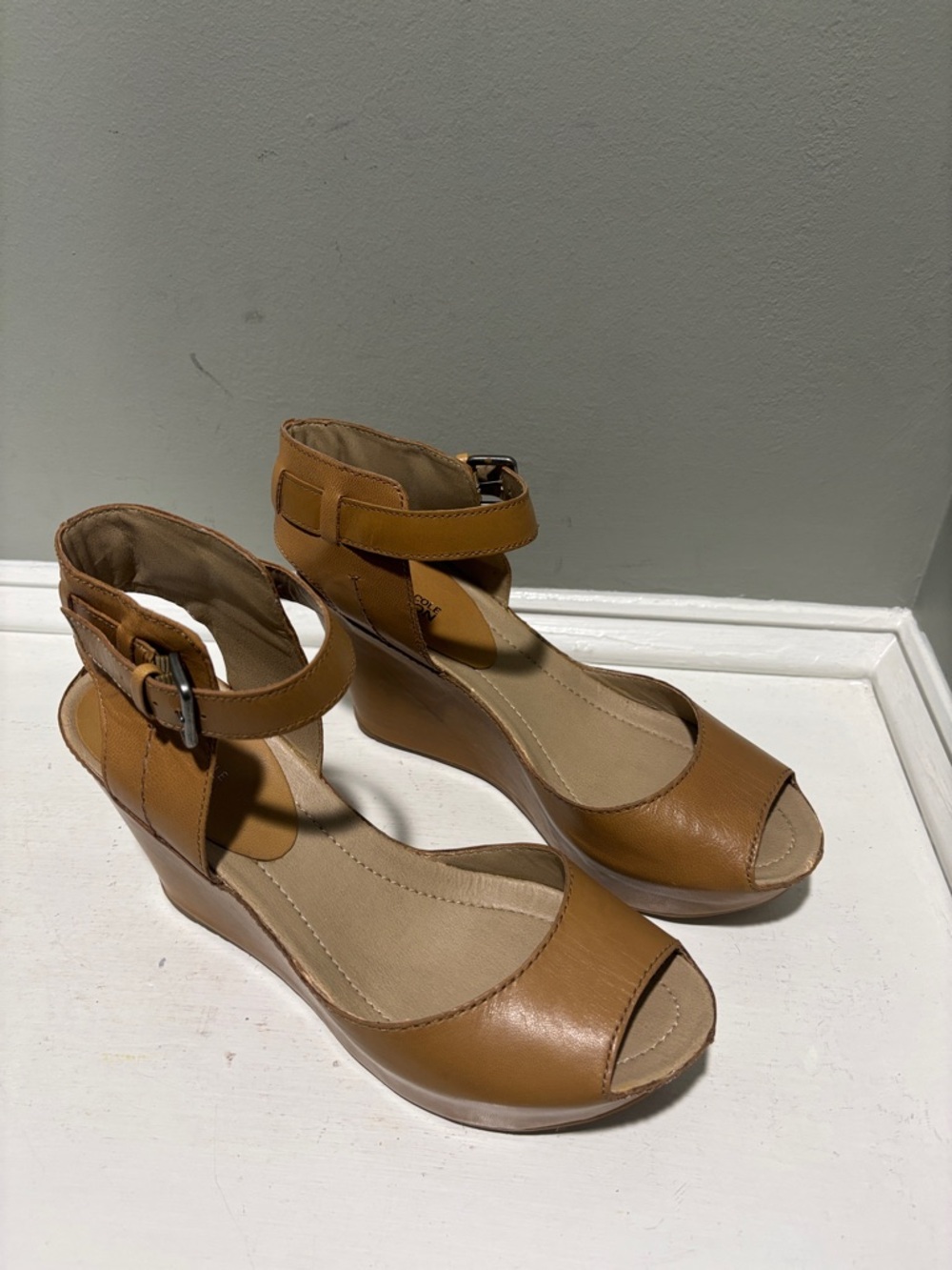 Kenneth Cole Reaction Women’s Tan Wedge Sandals w/Ankle Strap-size 9 - Picture 2 of 8